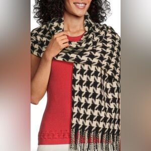Houndstooth weaved scarf/shawl with sparkly threads